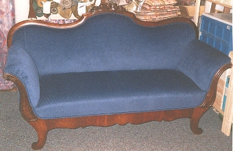 blau_couch